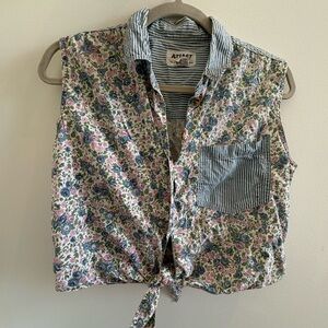 3/$35 💸  VINTAGE 90’s Floral and Striped Sleeveless Crop Top